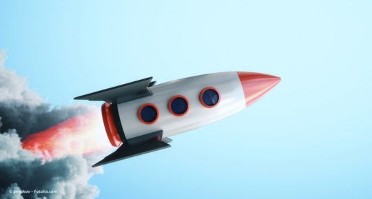 Rakete zündet den Türbo © peshkov – Fotolia.com